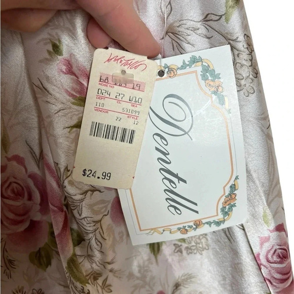 Vintage NWT Dentelle Women’s Floral Slip with matching hanger Large USA made - Picture 9 of 9